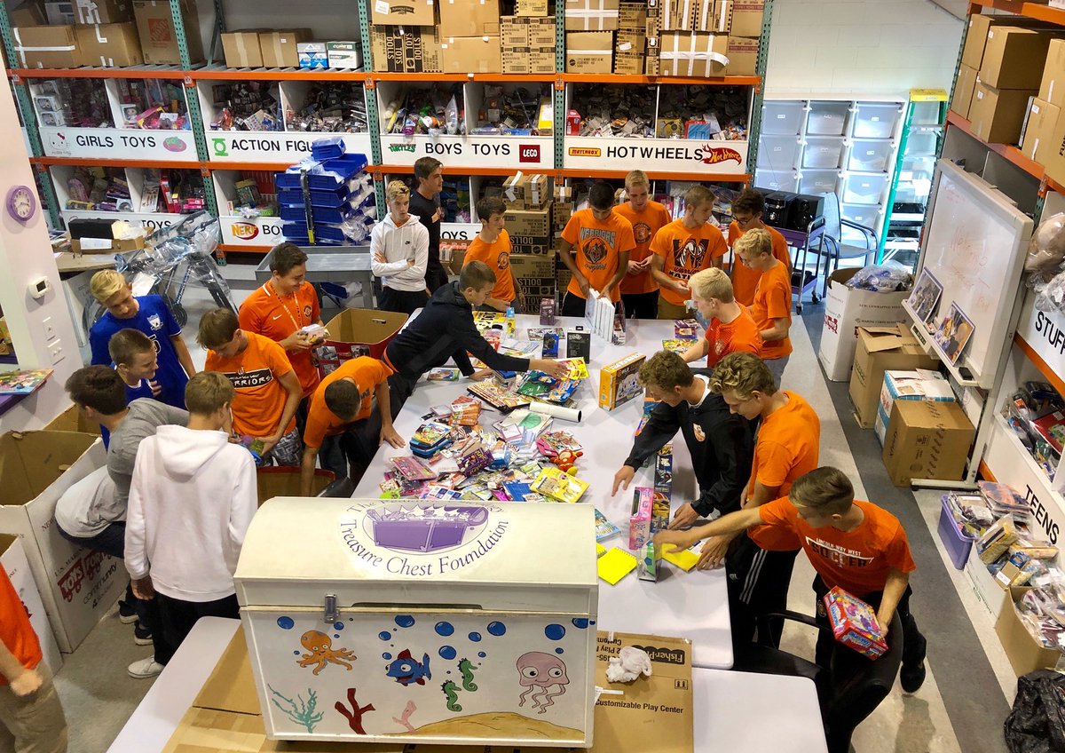 LWW_Soccer's tweet photo. Warriors had a great time donating toys from their Pediatric Cancer game vs @lwe_soccer to the Pediatric Oncology Treasure Chest today! https://t.co/QnsecCzT36