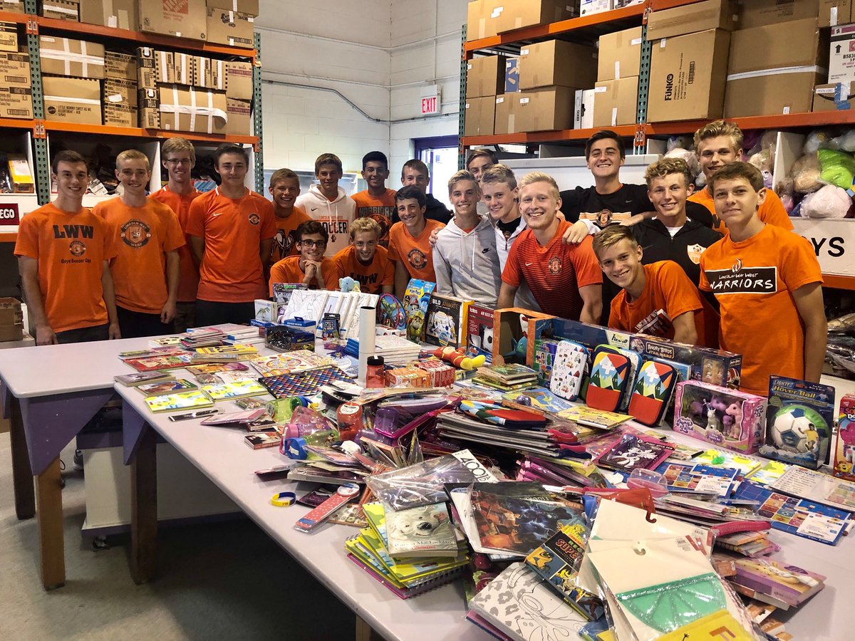 LWW_Soccer's tweet photo. Warriors had a great time donating toys from their Pediatric Cancer game vs @lwe_soccer to the Pediatric Oncology Treasure Chest today! https://t.co/QnsecCzT36