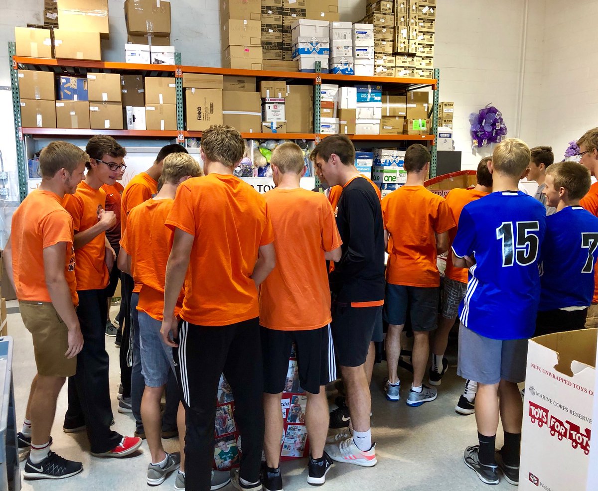 LWW_Soccer's tweet photo. Warriors had a great time donating toys from their Pediatric Cancer game vs @lwe_soccer to the Pediatric Oncology Treasure Chest today! https://t.co/QnsecCzT36