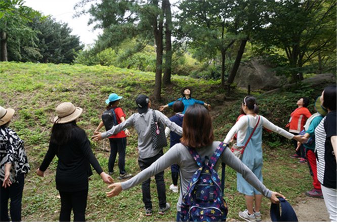 bukhansanknp's tweet image. #국립공원 에서 #숲태교프로그램 참가자를 모집합니다.
본 프로그램은 #환경교육프로그램 인증을 획득한 우수한 프로그램입니다.
10.5. ~ 10.6 이틀간 진행되며, 예약 및 문의는 #북한산도봉사무소(031-828-8022)로 하시면 됩니다
#임산부 #숲 #태교 #숲에서_오감깨우기 #태명목걸이만들기 등 다양