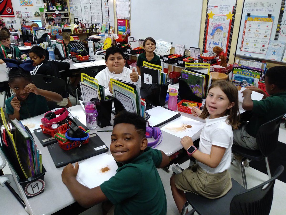 MsBFrazier's tweet photo. Super Soil Scientists! #DawgtasticinThird #STEM @SCCPSS @AnnLPGA @georgiadeptofed https://t.co/V3V6ak8Nxp