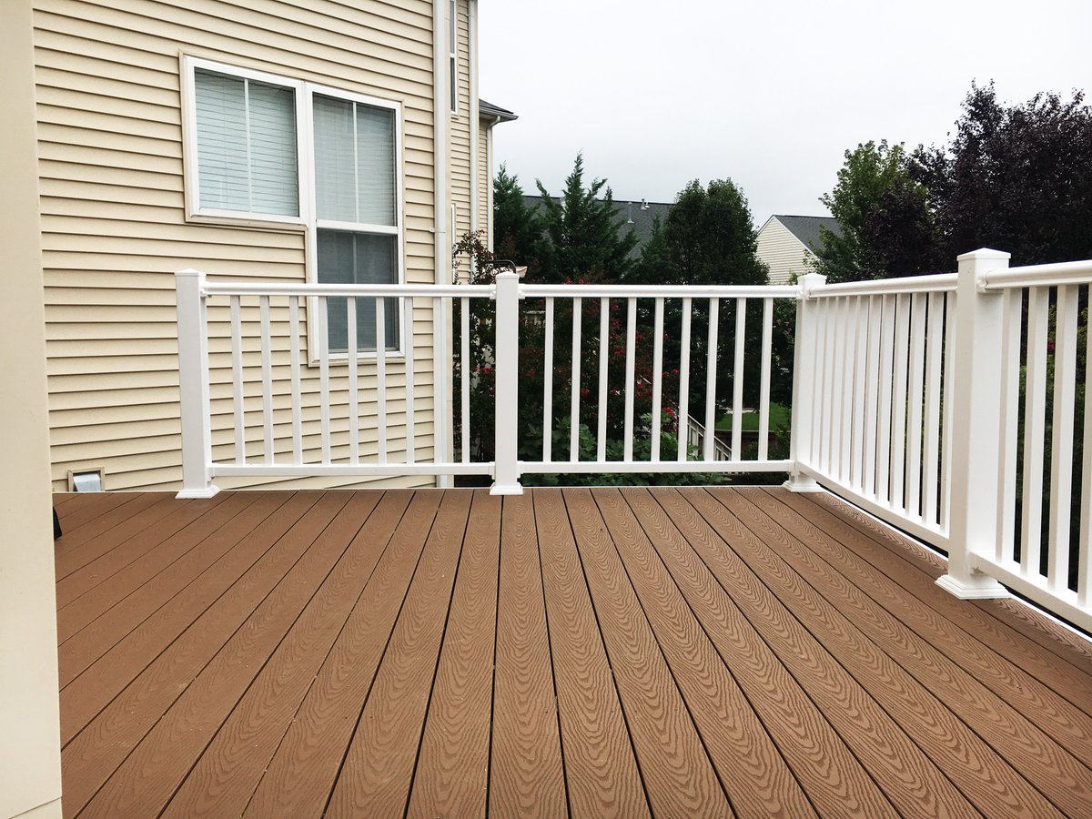 CellaConstruct's tweet image. As promised, we are following up on one of our most recent deck project completed just a few days ago in Ashburn, VA. 

We hope our client enjoys their new outdoor space for many years to come and we also hope to continue to build many more in the future! 👌

#TeamCella 🏠🔨