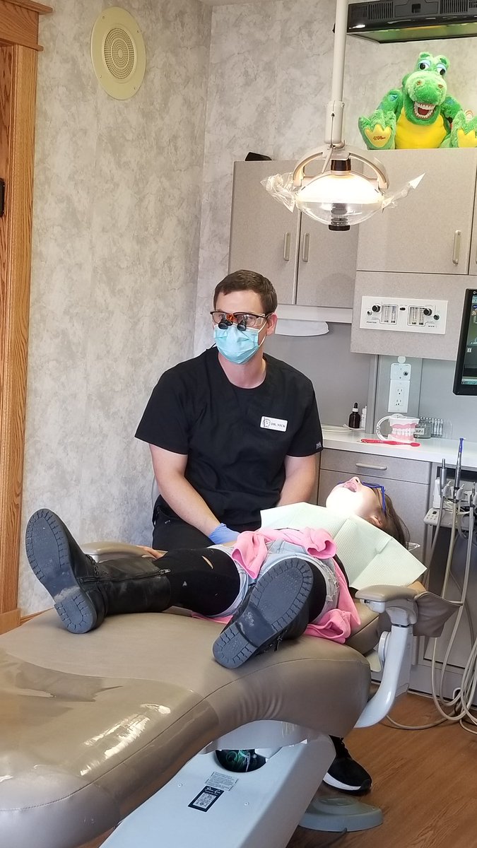 wickhamjkk's tweet photo. We had a great time visiting our Partners in Education today! Dr. Nick and staff did a great job of teaching us how to keep our teeth healthy. #NHtribe https://t.co/mbo8dIG3bg