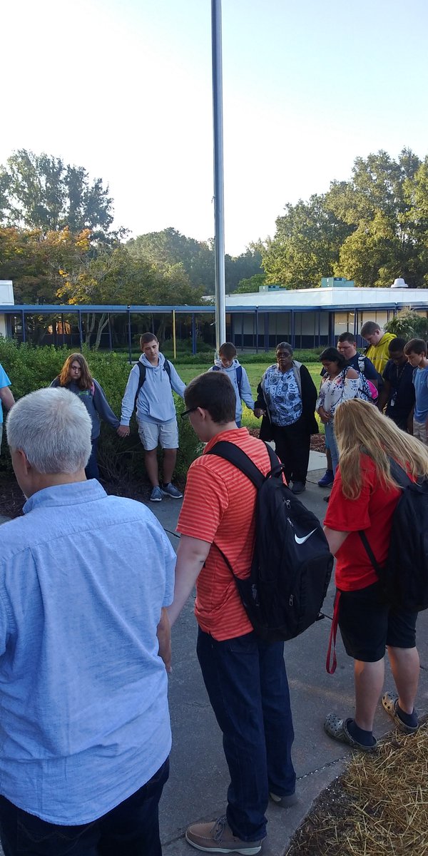 RHSRamsFCA's tweet photo. Great turn out at See you at the Pole this morning at RHS #SYATP2018 https://t.co/aN4p7PWTDQ