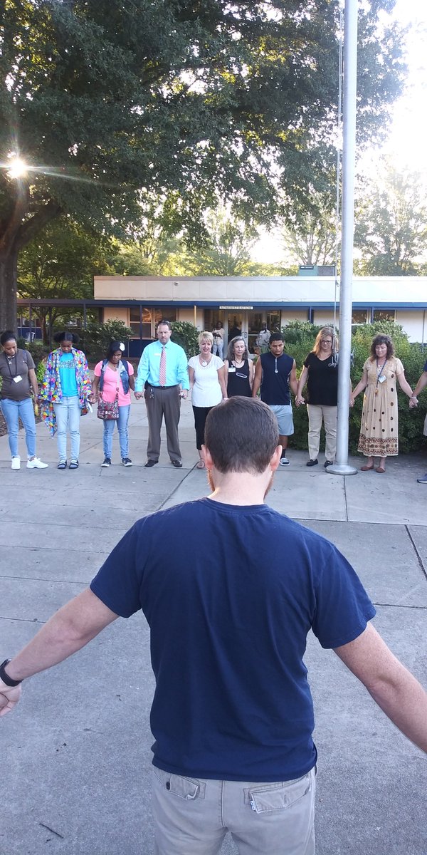 RHSRamsFCA's tweet photo. Great turn out at See you at the Pole this morning at RHS #SYATP2018 https://t.co/aN4p7PWTDQ