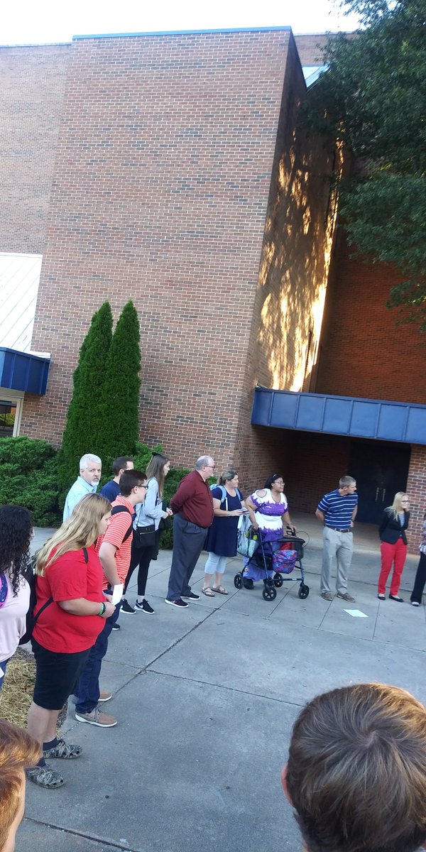 RHSRamsFCA's tweet photo. Great turn out at See you at the Pole this morning at RHS #SYATP2018 https://t.co/aN4p7PWTDQ