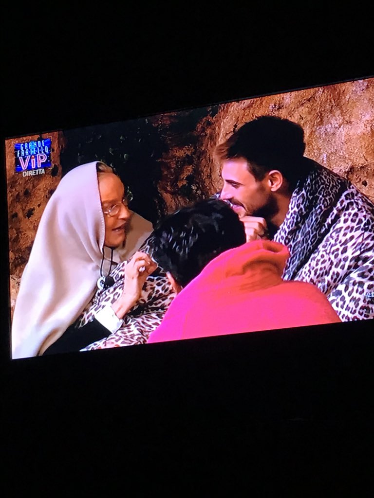MONDO_SOCIALtw's tweet photo. Sembra una riunione di chiesa fra suore e preti 🤣🤣🤣 #GFVIP3 #grandefratello #GrandeFratelloVip3 #grandefratello #GfVip @GrandeFratello @GF_diretta  @francescomonte0 @paolociavarro https://t.co/Hx2WgQ3duL