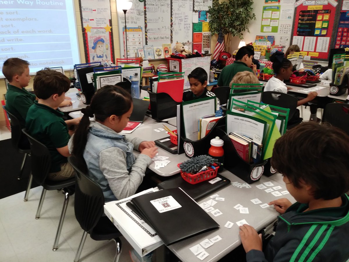 MsBFrazier's tweet photo. Balanced Literacy Fun! Becoming better readers through our differentiated word work program! #DawgtasticinThird @SCCPSS @AnnLPGA @georgiadeptofed https://t.co/cbgnCz05eH