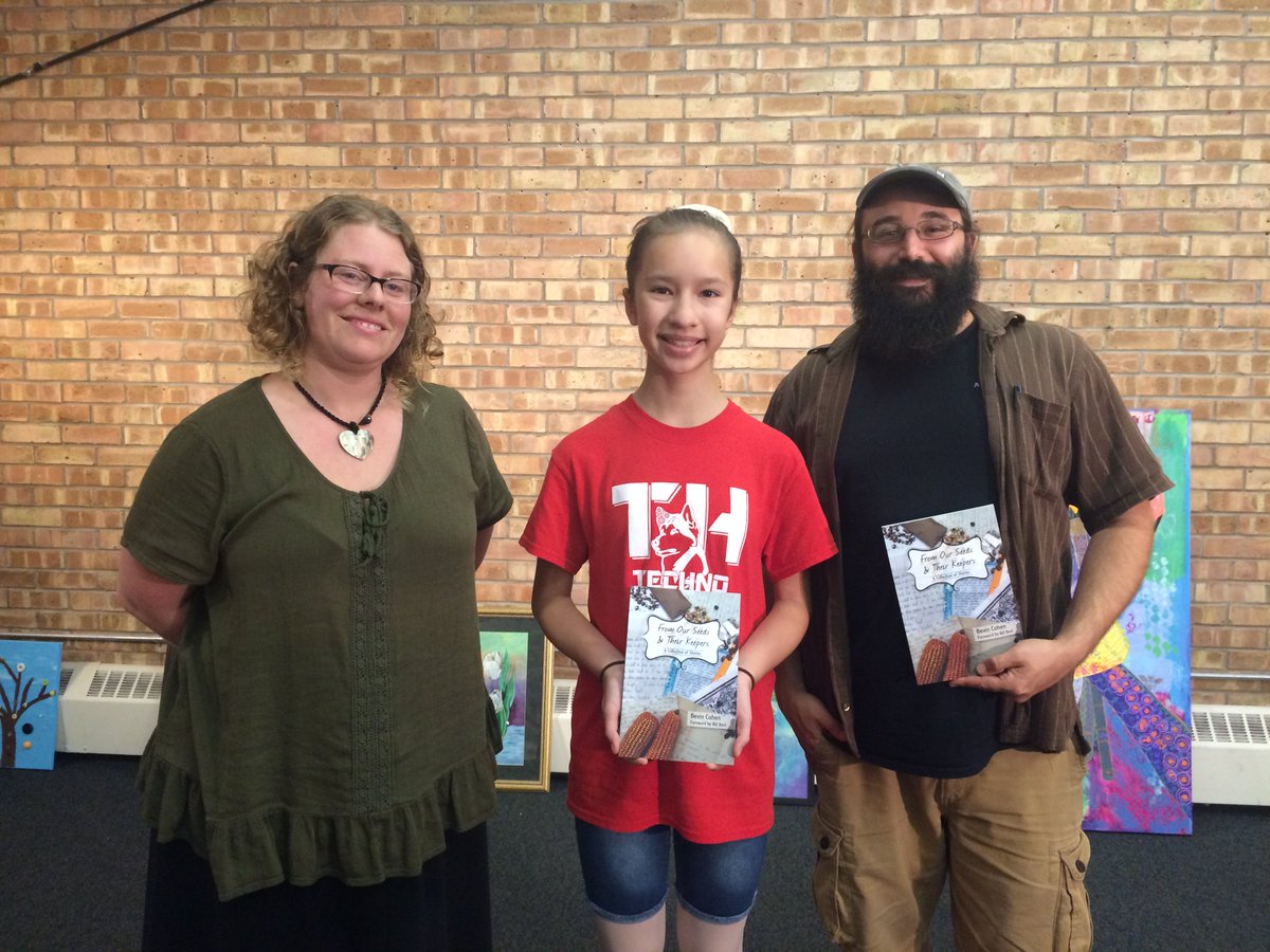 ftc10309's tweet image. TechnoHuskies explore new skills and ideas: Seed Library! #seedlibraries as their follow-up activity of Summer Outreach at Farmers Market @farmersmarketMI . Bevin Cohen, the author of From Our Seeds &amp;amp; Their Keepers, encourages TechnoHuskies &quot;Keep on Growing&quot; #GrowBeyondEarth