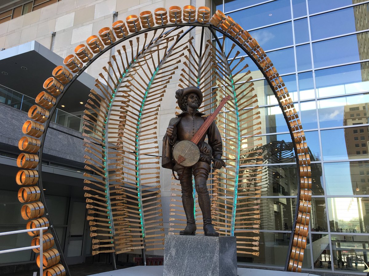 BBUorg's tweet photo. Banjo’s are everywhere here at #IBMA. Looking for great bands for #JoeVal https://t.co/cViP3DI3Qh