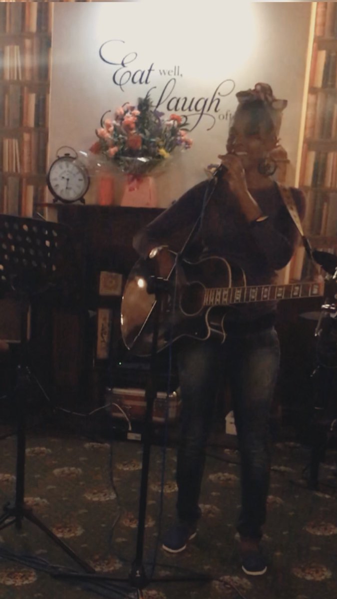 mia_mhoor's tweet photo. #live #performance on September 20, 2018 was #chill😗🎶 @ The King’s Head in #Poole, #UK #England. #newyork #losangeles #miami #seattle #boston #vancouver #toronto #atlanta #stlouis #chicago #style #grind #blackgirlmagic #blackgirlsrock #mhoor #authentic #vines #love #fun #boys https://t.co/1IRJFpmRfF