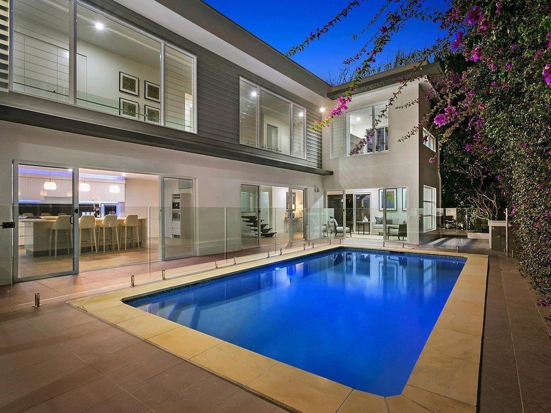 AMBD84's tweet photo. A recently completed house we did in collaboration with scarchi and Boston builders and Jacques DeBout architect                                                    🏠
🏢
🏗
👇follow us at👇
@andre_melville_building_design

#goldcoastbusiness #goldcoast #goldcoastlife https://t.co/ae9zmgZLEW
