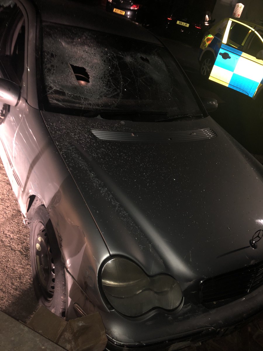 TVP_BerksEast's tweet photo. #TEAM2 - Vehicle failed to stop for local units in #Slough. With the assistance of @tvprp @JOU_ArmedPolice @HantsTVPolDogs vehicle brought to a safe stop after a short pursuit. X2 in custody for multiple offences. #P6110 #P7586 #P7106 #P7892 #P6775 #P0640 #TTCShift https://t.co/iZTPKo8tWr