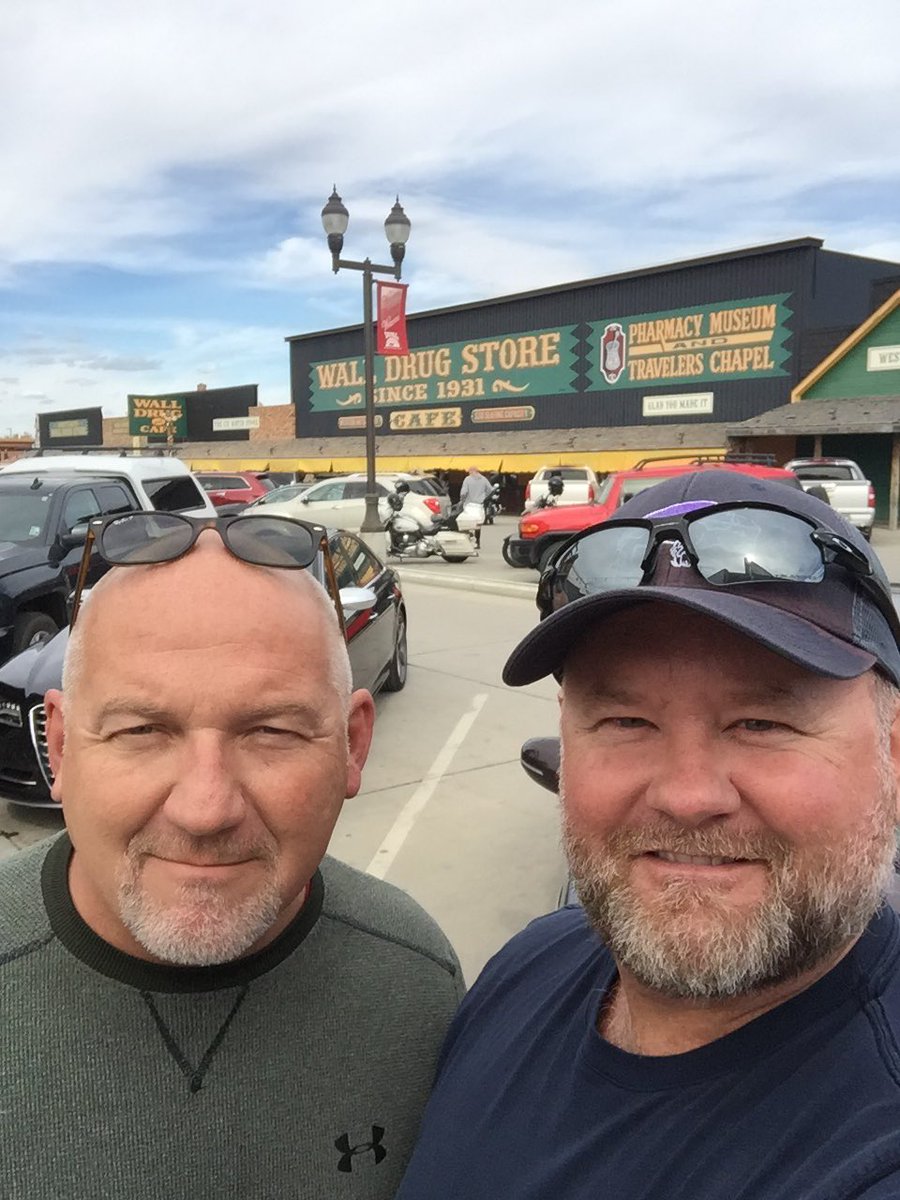 KeatonMercer's tweet photo. Exploring South Dakota! Day 1... no buffalo, but did see the Corn Palace, Wall Drug and Keystone SD with @toddbumann https://t.co/l0VIZXzkDA