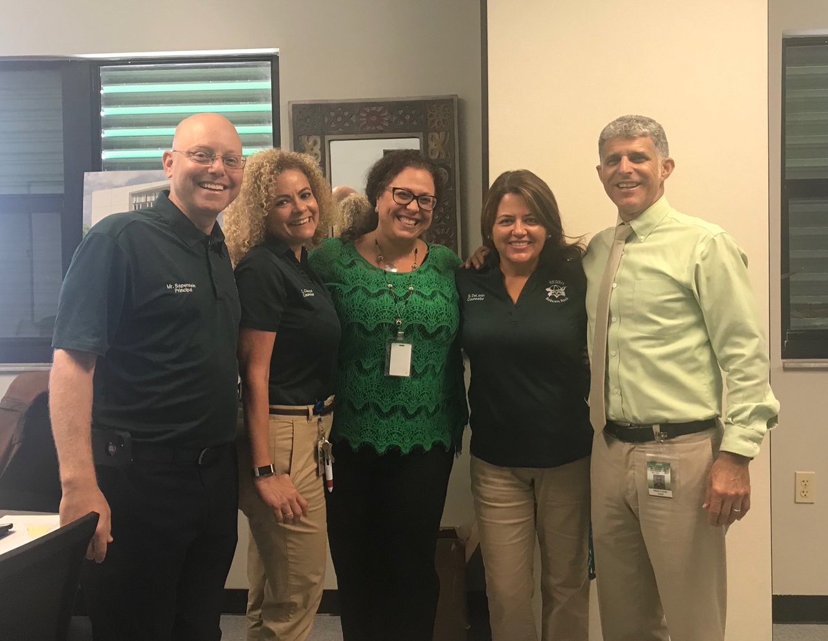 smdcounselor's tweet photo. We are going green @RKBBHK8! #sandyhookpromise #valuesmatter #ValuesMatterMiami #mdcpsculturematters #miamistartswithhello #startwithhello #unity #promise #strength #compassion #hope #bobcats #teamwork https://t.co/JNETN75bgr