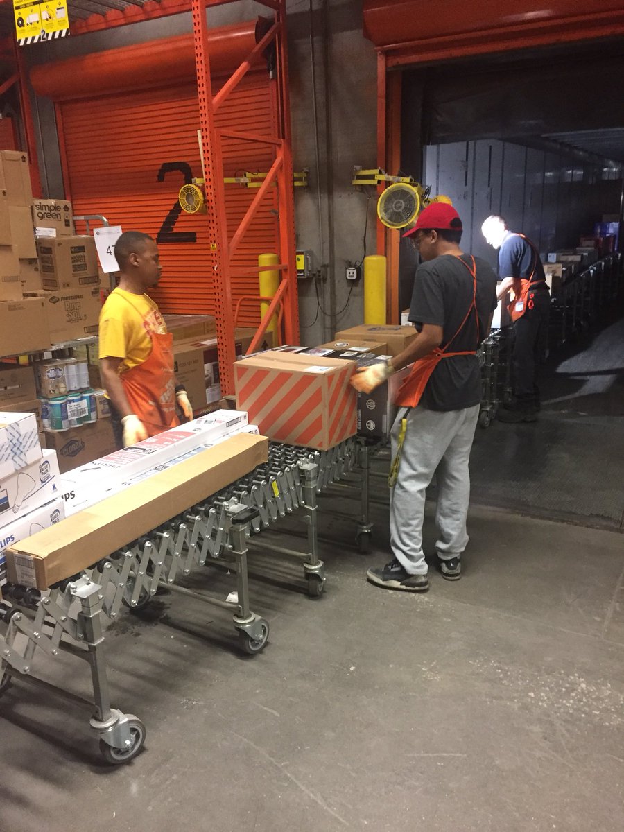 Great unload at 3016, associates had a fantastic stretch/flex at 7p kickoff, avoiding using the lift truck and all have gloves. Completed prior to 9p.