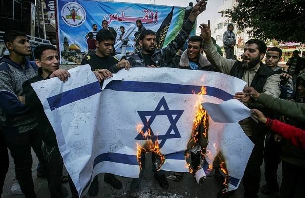 Pasha48384899's tweet photo. The state of Texas will require schools to teach that “Arab rejection of the State of Israel has led to ongoing conflict” in the Mideast.Board of Education voted during a curriculum review earlier this month to keep the sentence in high school textbooks, used by5.4 mill .children https://t.co/7SxTNgUudW