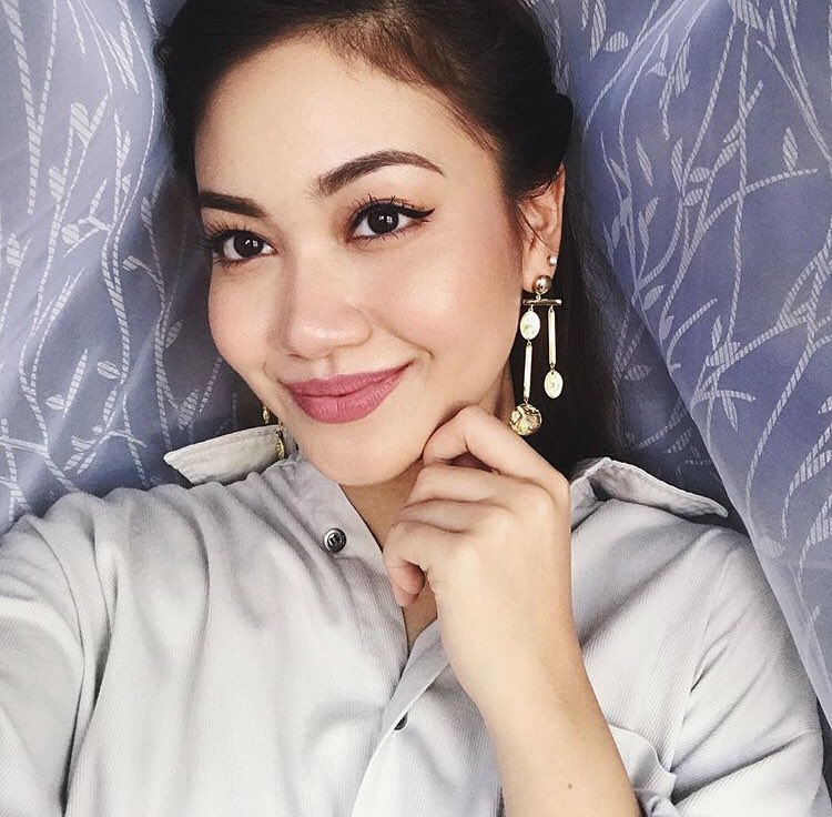 ntv7malaysia's tweet photo. Cuba tag kawan korang yang suka selfie dekat langsir 🤣 Tapi kenapa langsir 🤔 Daiyan selfie kat mana mana pun tetap cantik 😍
.
@daiyantrisha #feelcelebrity #morningselfie #langsir #siscuba #lightingonpoint https://t.co/I6ksHe9Fo7
