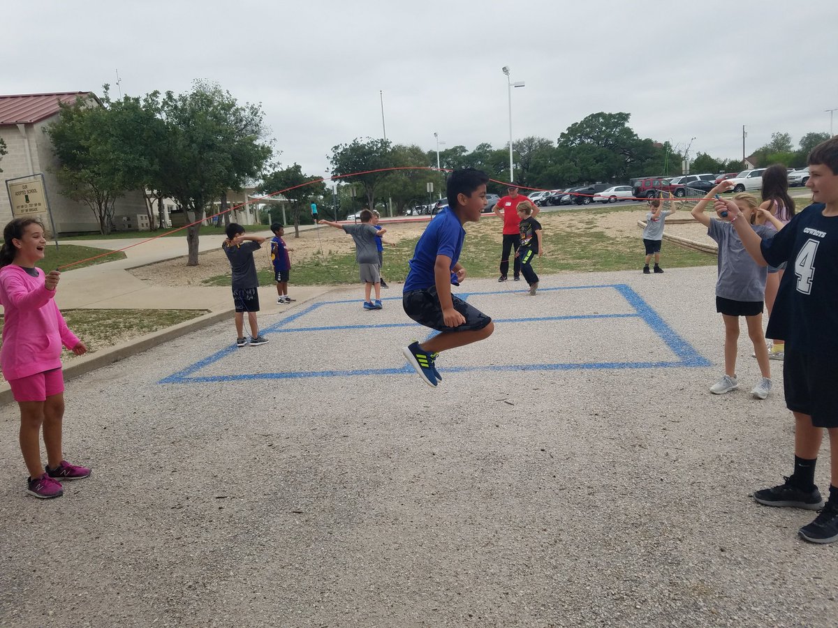 Laina_White's tweet photo. #ParentsLovePE #gobeyondlampasas #MyBestMove @LampasasHSE https://t.co/9xuQspA0xy