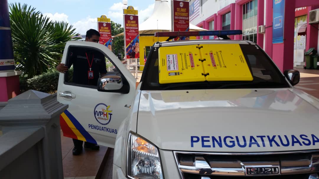 jefrizal1977's tweet photo. Welcoming the positive respond for The Barnacle penetrating Malaysia Local Councils. Jana pendapatan PBT, cepat, mudah dan atasi ketirisan. Tqvm Tuan Penguatkuasa & YDP @MPKajang #mphtj @ThisIsBarnacle @kpkt_gov @AmirudinShari @ngszehan @anthonyloke @JPJ_Malaysia @chedetofficial https://t.co/Yywp42DJdZ