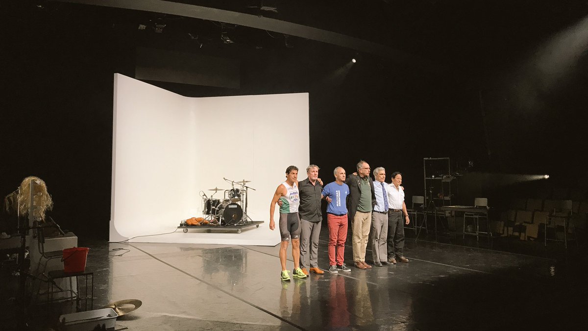 Recién salimos de ver #CampoMinado de <a href="/lolaariasworks/">Lola Arias</a>, rockeando la Guerra de Malvinas desde la mirada de veteranos argentinos e ingleses. Tremenda y conmovedora obra que recomendamos fuerte! Campaña ya para que <a href="/elSanMartinCTBA/">Complejo Teatral BA</a> agregue más funciones!