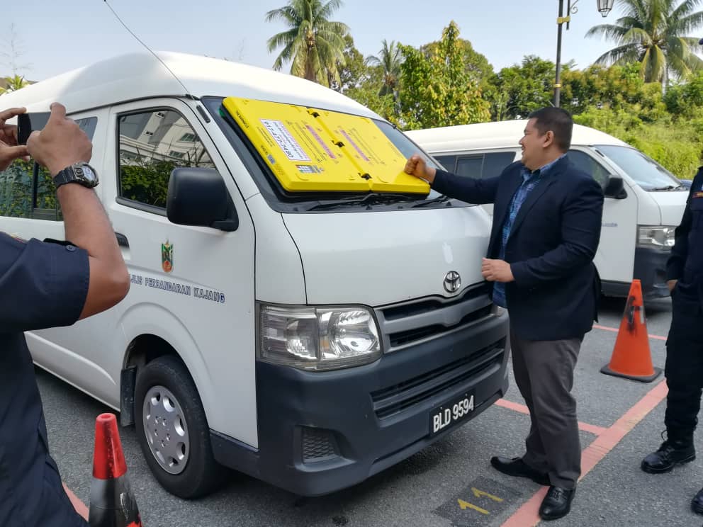 jefrizal1977's tweet photo. Welcoming the positive respond for The Barnacle penetrating Malaysia Local Councils. Jana pendapatan PBT, cepat, mudah dan atasi ketirisan. Tqvm Tuan Penguatkuasa & YDP @MPKajang #mphtj @ThisIsBarnacle @kpkt_gov @AmirudinShari @ngszehan @anthonyloke @JPJ_Malaysia @chedetofficial https://t.co/Yywp42DJdZ