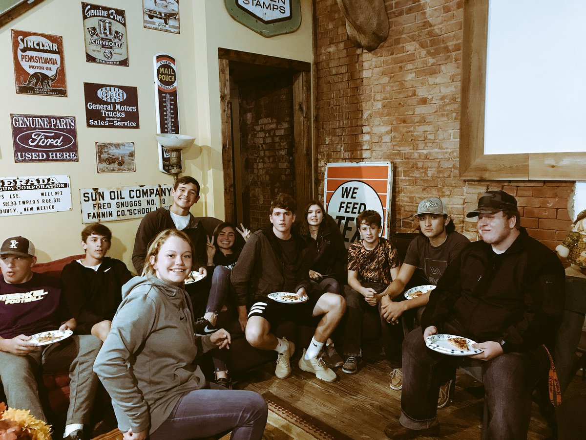 Merkel_FCA's tweet photo. so glad we had such a great turn out tonight! Thank you Lord for this wonderful group of beautiful faces!! God is good!! https://t.co/mYEAn74hRV
