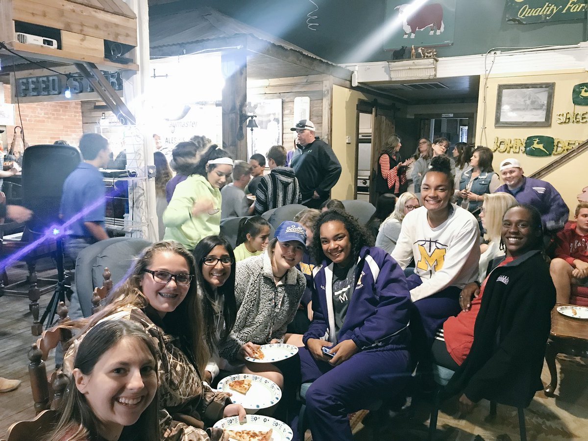 Merkel_FCA's tweet photo. so glad we had such a great turn out tonight! Thank you Lord for this wonderful group of beautiful faces!! God is good!! https://t.co/mYEAn74hRV
