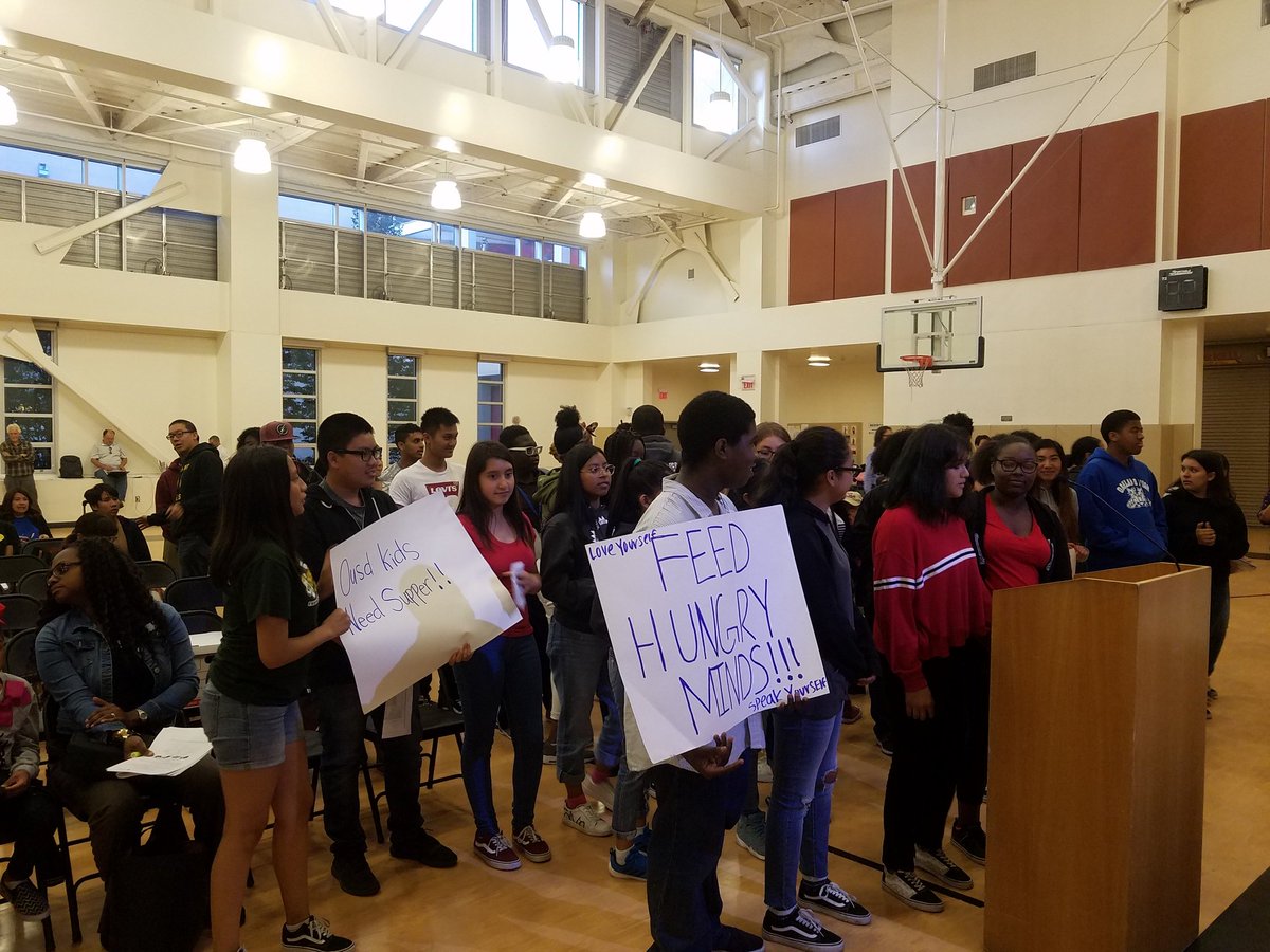 OaklandEA's tweet photo. The @OaklandEA stands with students testifying about the impact of OUSD cutting the supper program. Cutting supper to 32 schools hurts our kids! Do better @OUSDNews and board member. #Unite4OaklandKids #Justice4OaklandKids #J4OS #WeAreOEA #WeAreCTA https://t.co/SZ7lOaaVwL