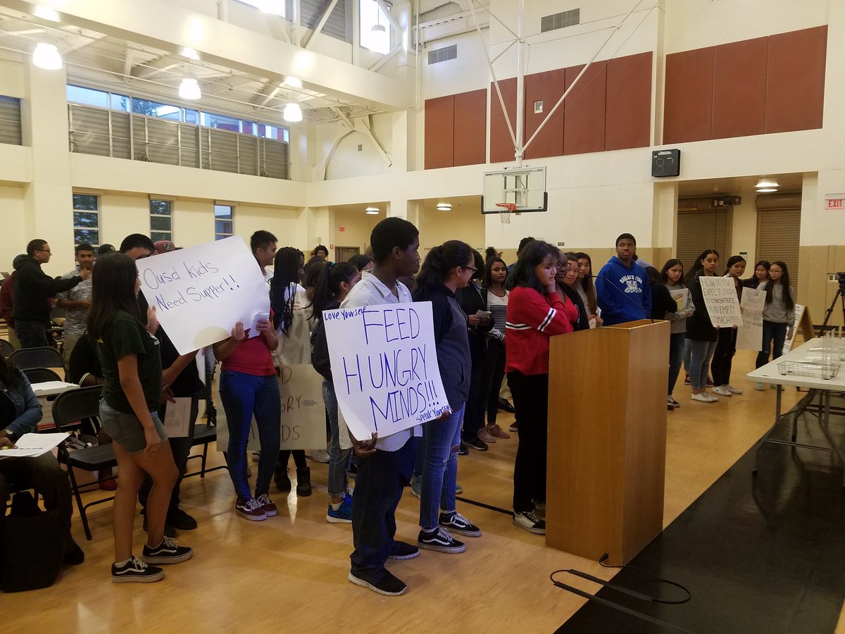 OaklandEA's tweet photo. The @OaklandEA stands with students testifying about the impact of OUSD cutting the supper program. Cutting supper to 32 schools hurts our kids! Do better @OUSDNews and board member. #Unite4OaklandKids #Justice4OaklandKids #J4OS #WeAreOEA #WeAreCTA https://t.co/SZ7lOaaVwL