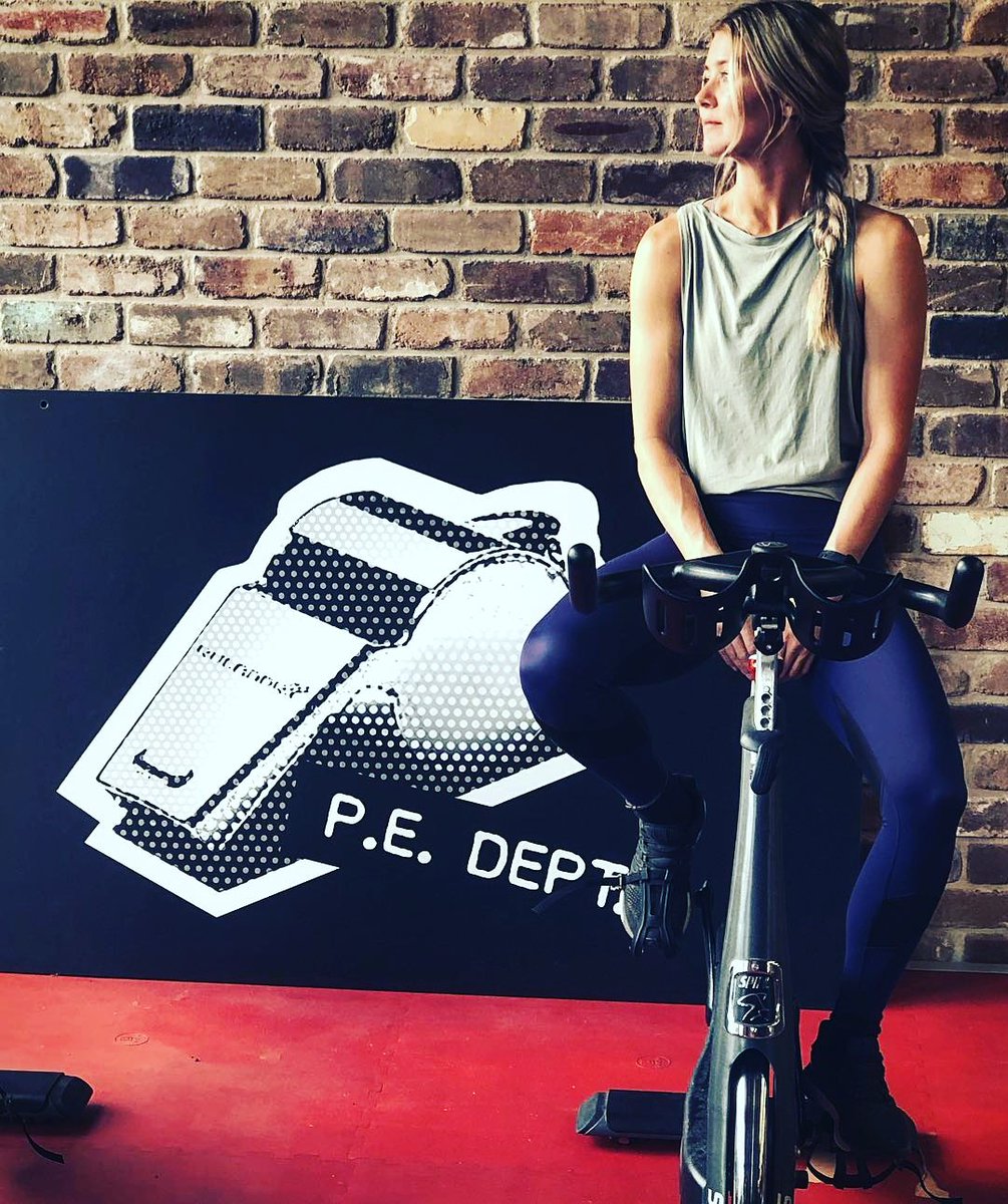 wod_up's tweet photo. Crushing Hard on @kobesj in the new addition to our recycled leggings collection! Plastic bottles never looked so good. Midnight Ankle Freezer Leggings are on high rotation. Grab yours before they're gone! 
#wodup #makeyourimpact #ecoisgo ♻️
#sustainablefashion #ecofashion #eco https://t.co/N43ps2XdVj