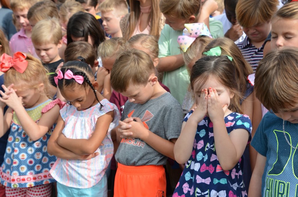 gr8ful4liam's tweet photo. Liam’s School participated in #SYATP See you at the pole. Student lead prayer event. Prayer is a powerful thing! Many students are still dealing with the damage left by the hurricane that ripped our state. Praying for all who lost their home &amp; are having to rebuild their lives. https://t.co/zY0X9Thrdi