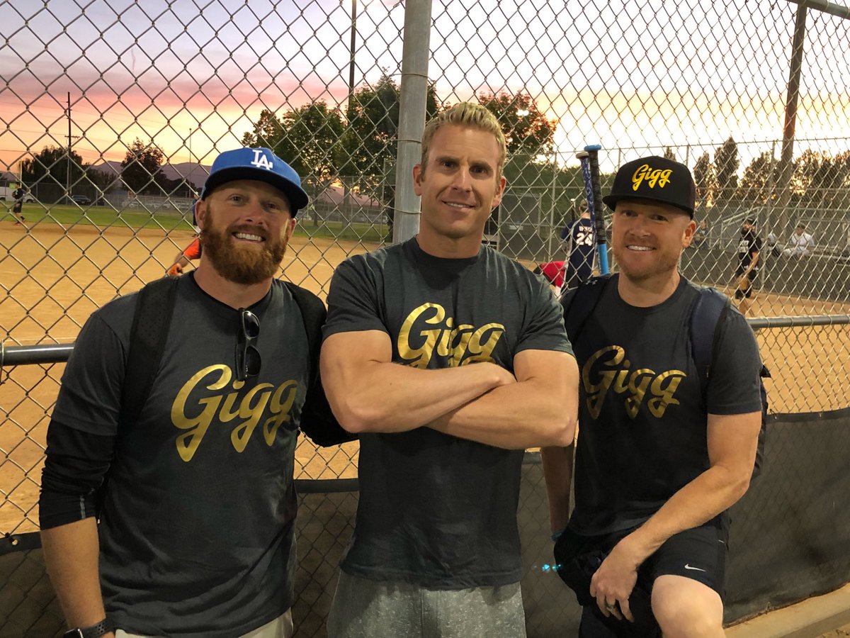 ScottWarner18's tweet photo. Losers tonight, but winners in our hearts, and to our wives. Do or die next week!β οΈ #HasbeenSoftball #TeamGigg https://t.co/zSHL8zVT3K