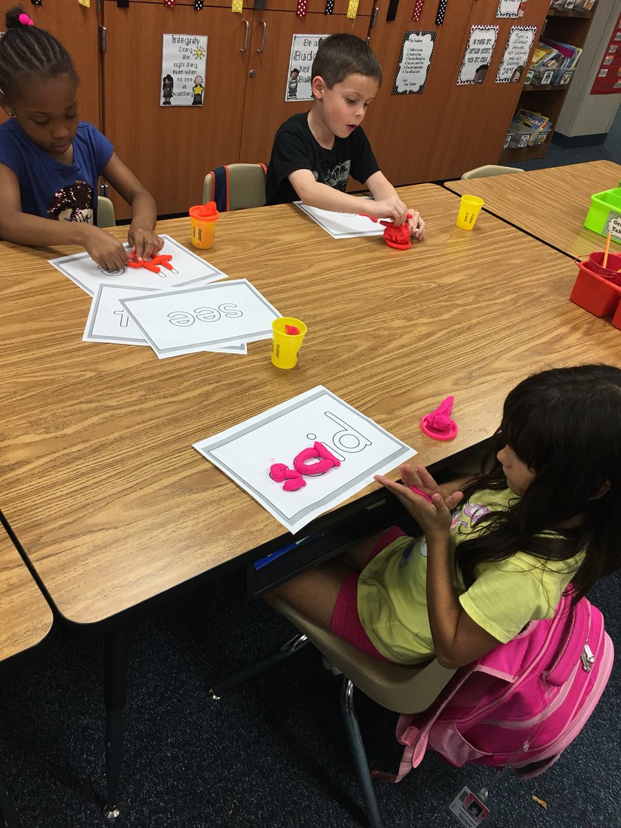 grishamjoann's tweet photo. Making sight words out of play dough during Etrack. https://t.co/YsDo0vBNwZ
