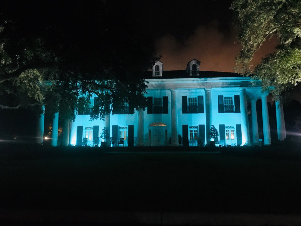 FirstLadyLA2016's tweet photo. Tonight, we light the Mansion teal to raise awareness about ovarian cancer. Did you know that 1 woman in 75 will develop ovarian cancer in her lifetime? We must help spread the word about symptoms, early detection tests and that there’s support for those diagnosed and surviving. https://t.co/Qlz6PNpTRl