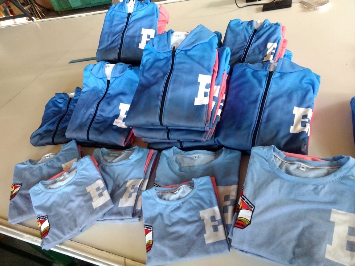 coopelastax's tweet photo. Camperas y remeras para egresados! https://t.co/GILjCQ1mNi
