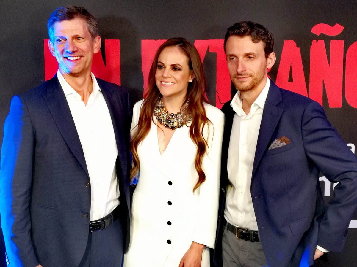newslinereport's tweet photo. @PrimeVideoMX presenta en la Ciudad de México la serie #UnExtrañoEnemigo con la presencia de #TimLeslie, VP de @AmazonVideo Int., Marco Novilli de @PrimeVideoMX México, junto a Mariana Ordorica, Prime Video marketing de México. https://t.co/psr5mBnR1u