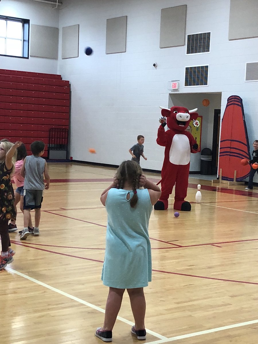 krisbeth99's tweet photo. Celebrating world milk day!   What a surprise having a cow play with us in the gym!    #RedhawksSoar #GCSReady https://t.co/PypSC237eR