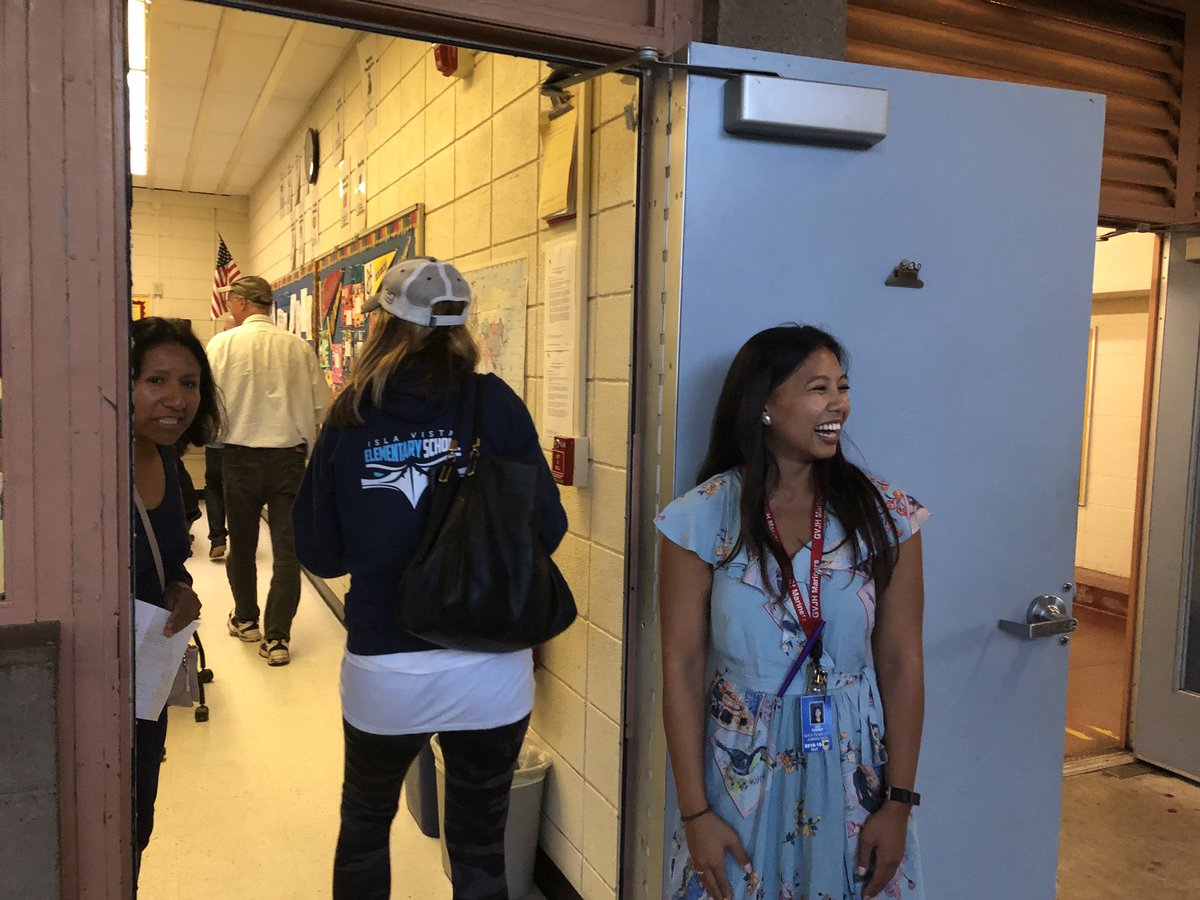 sbunified's tweet photo. Full house @ Goleta Valley Junior High for #sbunifiedback2school. Teachers shaking hands with parents welcoming them to their classroom, music 🎵 playing out of the cafeteria and student leaders guiding parents around campus. Thank you to all the families that joined us tonight. https://t.co/tiuz2UiZfc