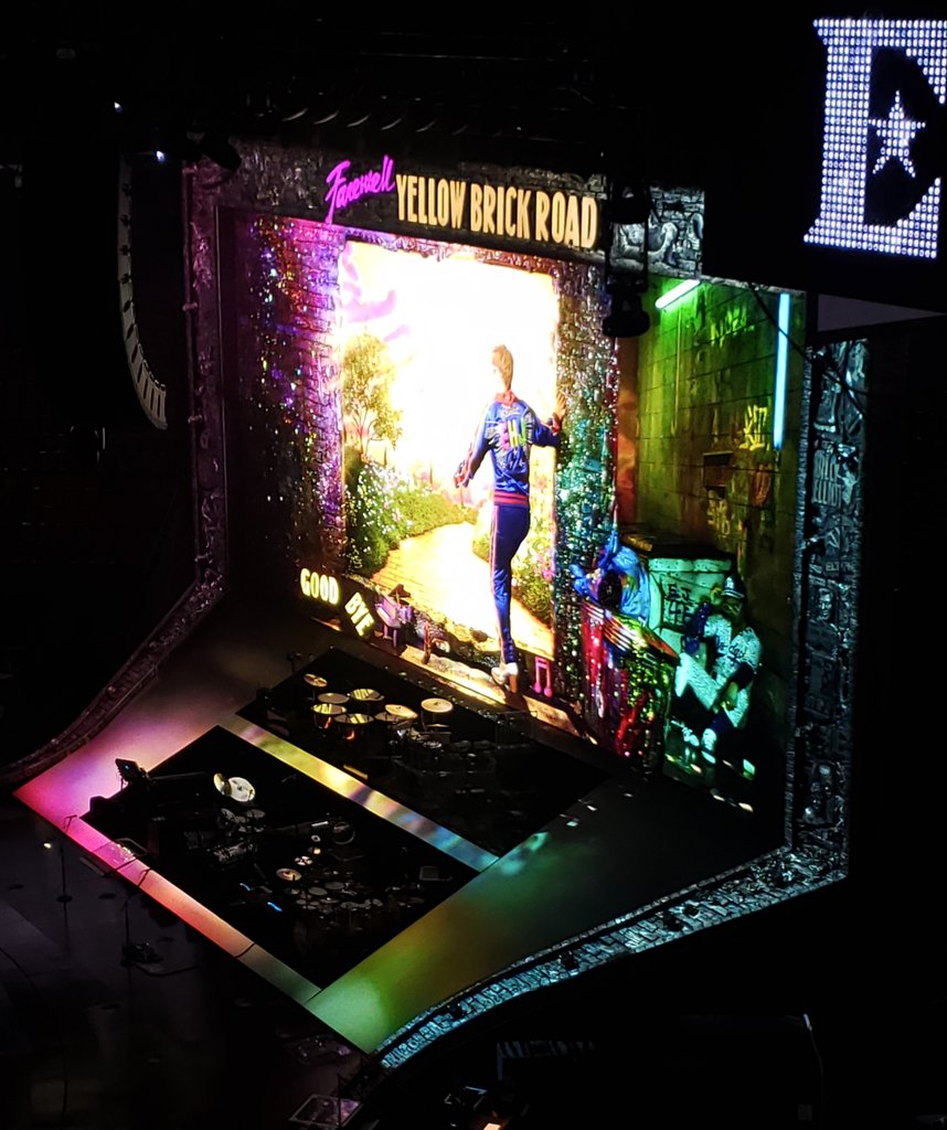 victorbensusan's tweet photo. #EltonFarewellTour @Toronto https://t.co/wLuM4ovOEi