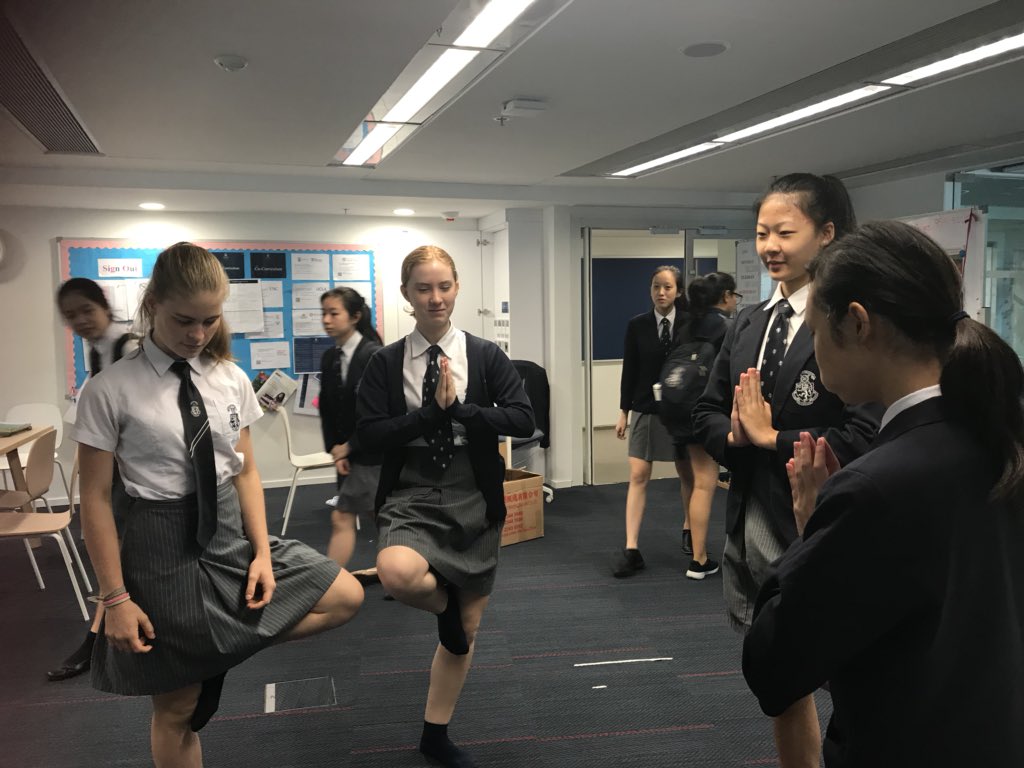 HHKSWu's tweet image. We are all about ‘balance’ in @HHKSWu today! #techfreethursday #treeposechallenge #giantjenja #SuperwomenofWu @Harrow_HK