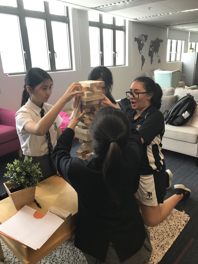 HHKSWu's tweet image. We are all about ‘balance’ in @HHKSWu today! #techfreethursday #treeposechallenge #giantjenja #SuperwomenofWu @Harrow_HK