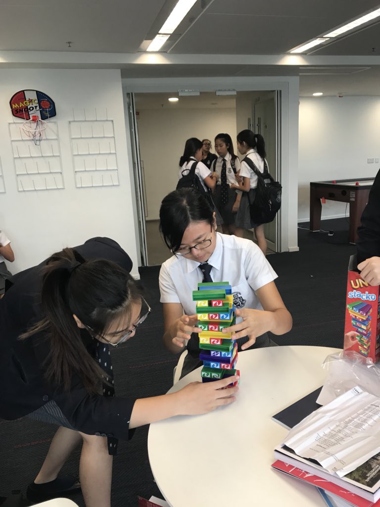 HHKSWu's tweet image. We are all about ‘balance’ in @HHKSWu today! #techfreethursday #treeposechallenge #giantjenja #SuperwomenofWu @Harrow_HK