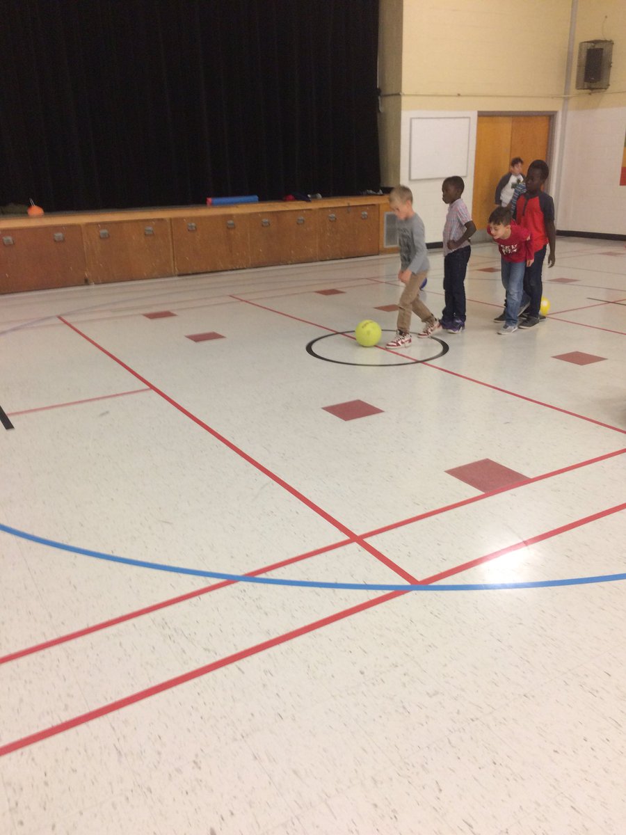 MrPasqua's tweet photo. Grade 4’s we’re working on dribbling, passing, accuracy and shooting. #SoccerUnit @FJMcDonaldOCSB https://t.co/IW7S3Jp1oS