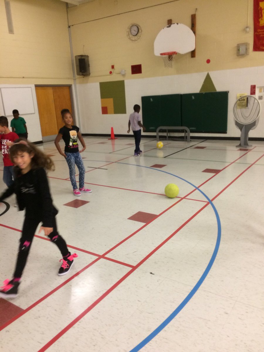 MrPasqua's tweet photo. Grade 4’s we’re working on dribbling, passing, accuracy and shooting. #SoccerUnit @FJMcDonaldOCSB https://t.co/IW7S3Jp1oS