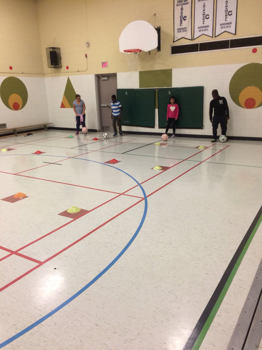 MrPasqua's tweet photo. Grade 4’s we’re working on dribbling, passing, accuracy and shooting. #SoccerUnit @FJMcDonaldOCSB https://t.co/IW7S3Jp1oS