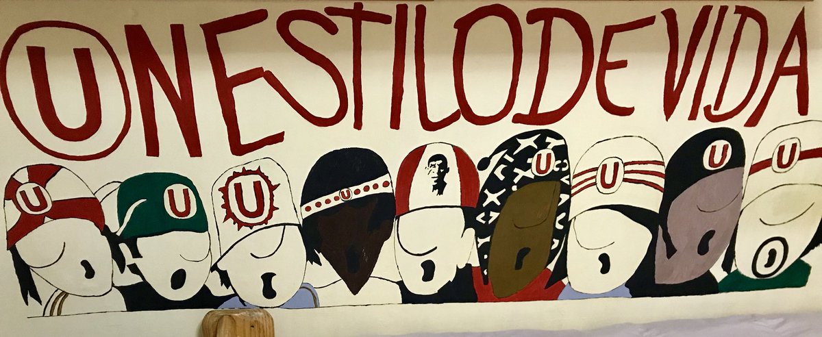 juanpiportu95's tweet photo. Les presento mi cuarto. 
Crema y Rojo los colores más lindos del mundo. 
Homenaje a mi club @Universitario 
#ydaleU https://t.co/ujxNMDfGka