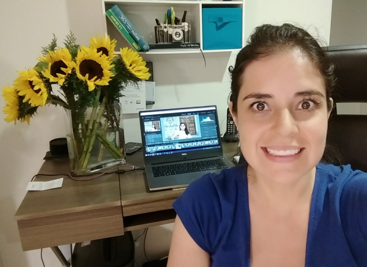 daniamacielfoto's tweet photo. Editando ando #DaniaMaciel #GenerandoRecuerdos #MomentosDeLuz
Después de cuidar y dormir a la bebé enferma, es hora de trabajar. No se fijen en mi look de mamá 😂 https://t.co/BaZl3XWenX