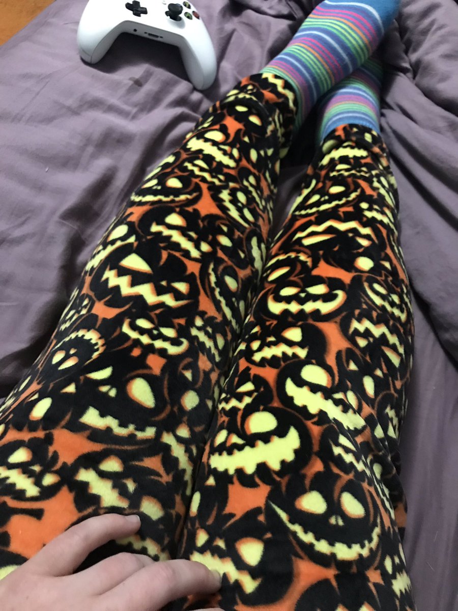 QueenJessTD's tweet photo. Halloween leggings!? Yes FUCKING PLEASE! #foreverspooky #spookygirl #halloween https://t.co/J29TW2Zy4M