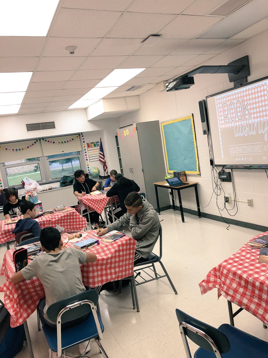 Mrs_Ryden's tweet photo. Another successful book tasting 📖🍩🍮 @MHSBraves https://t.co/x6YbzmJYeN